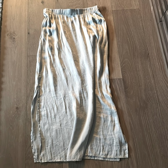 Chico's Serena Silky Maxi Skirt Womens Sz 1 /M Taupe Nude Satin Flowey fancy - Picture 1 of 6